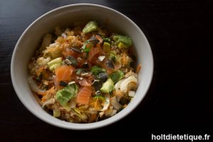 Salade "détox" au quinoa, endives, carottes, avocats et saumon fumé