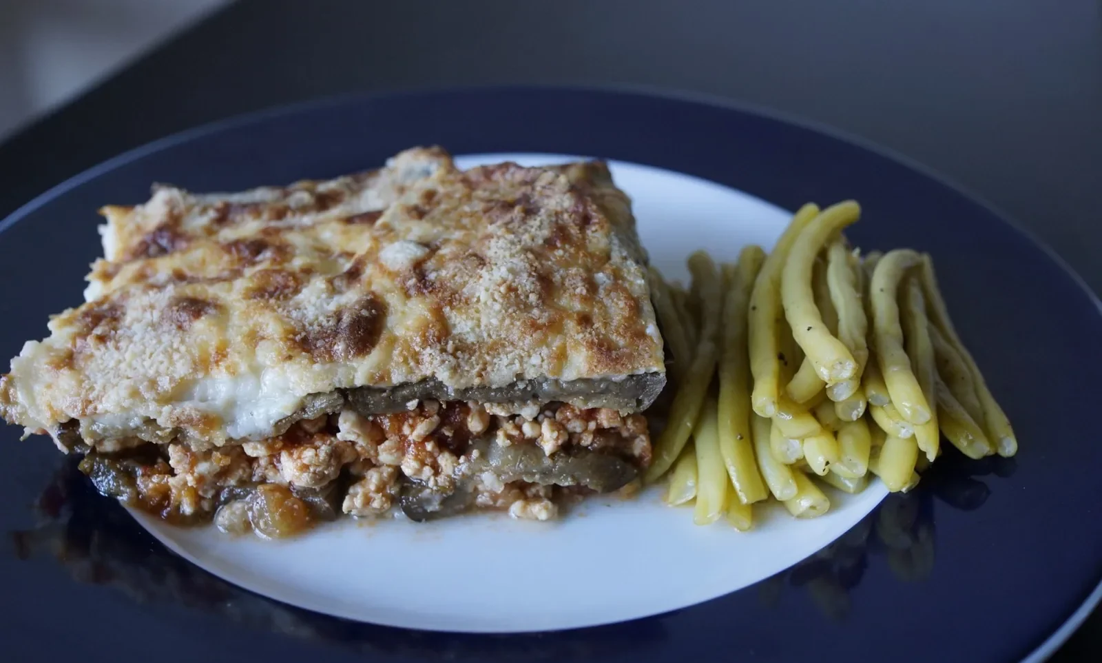 Moussaka légère au poulet — photographie originale