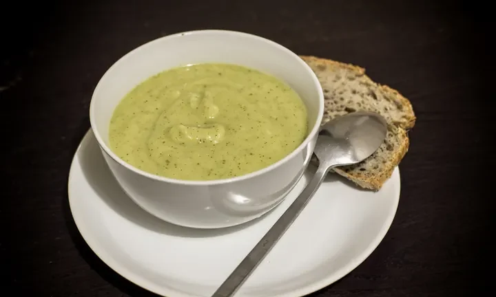Photographie : Velouté céleri-courgette-curry