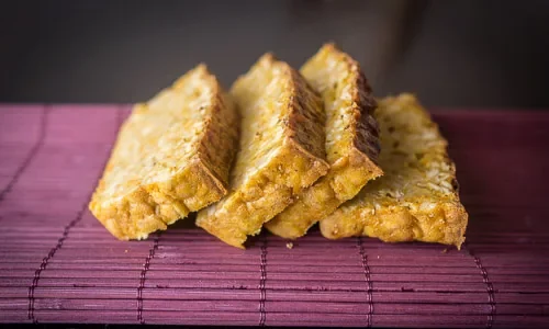 Cake de lentilles corail et potimarron, photographie originale de Frédérique Holt