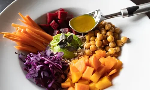 Buddha bowl aux légumes, photographie originale des recettes de Frédérique Holt